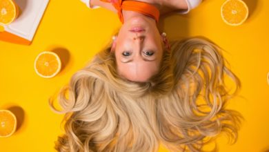 blondynka-i-pomarancze